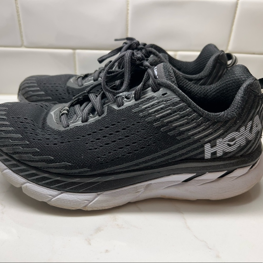 Hoka one Clifton 5 running shoe size 7